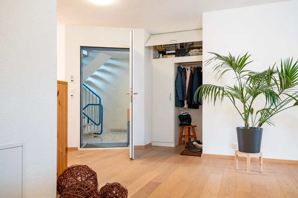 Appartement de jardin spacieux 5.5 pièces avec parking souterrain et salle de bricolage