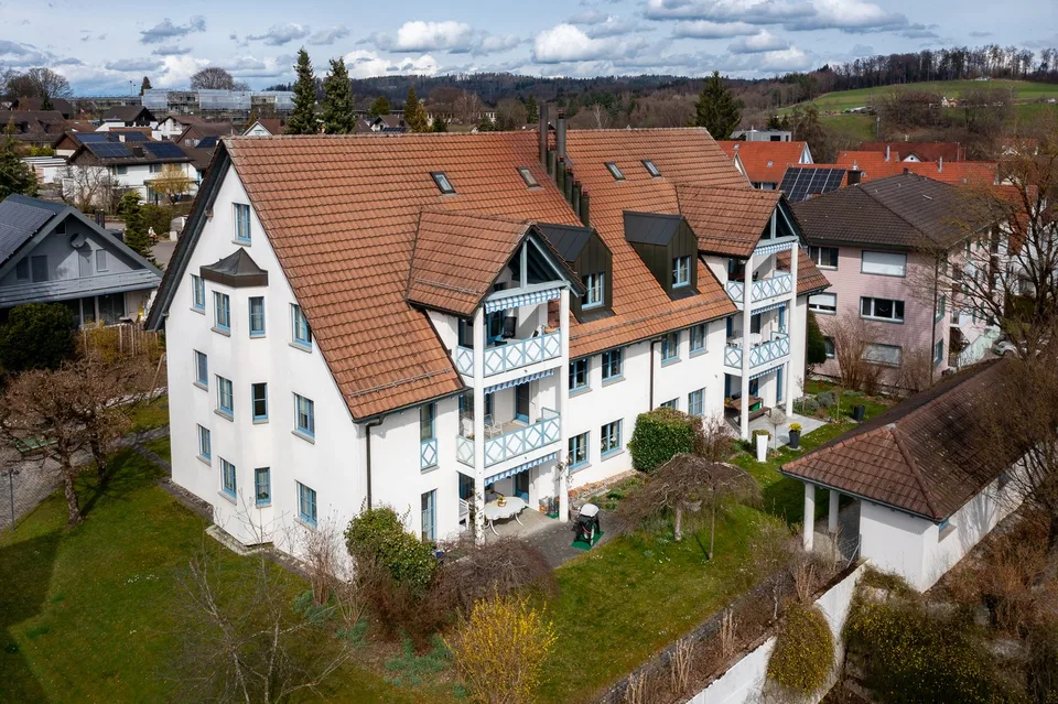 Grosszügige 5.5-Zimmer-Gartenwohnung inkl. Tiefgaragenparkplatz und Bastelraum