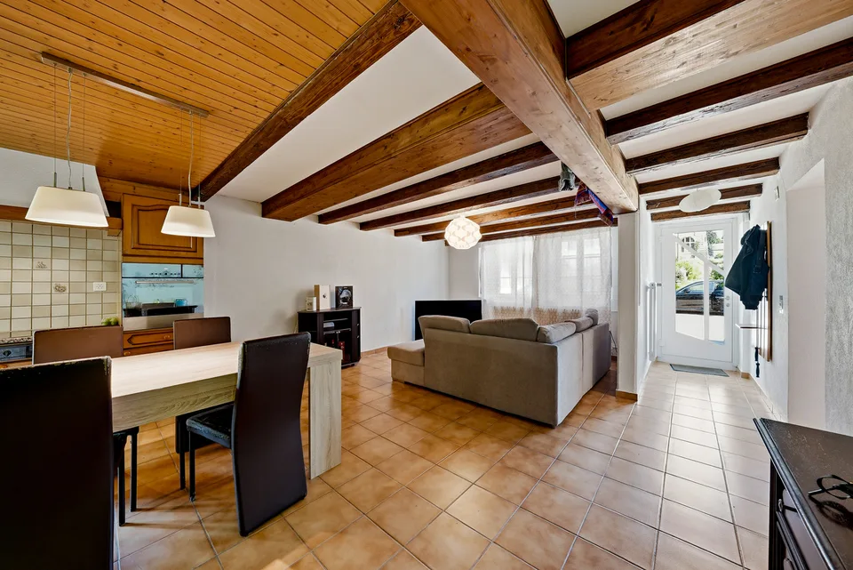 Casa di villaggio ristrutturata con 2 appartamenti