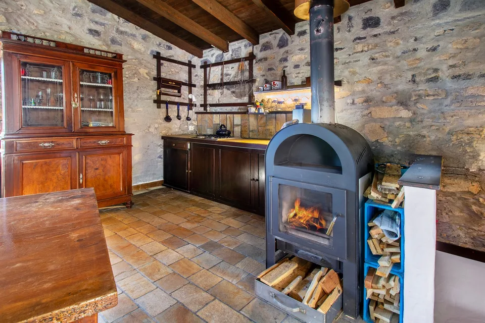 Maison rustique fascinante plongée dans la tranquillité