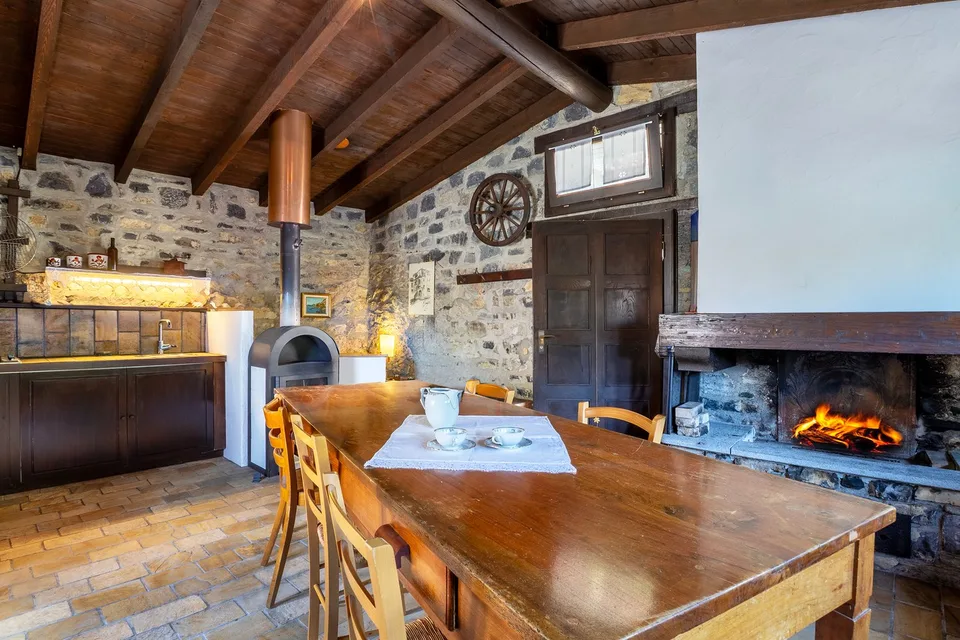 Maison rustique fascinante plongée dans la tranquillité