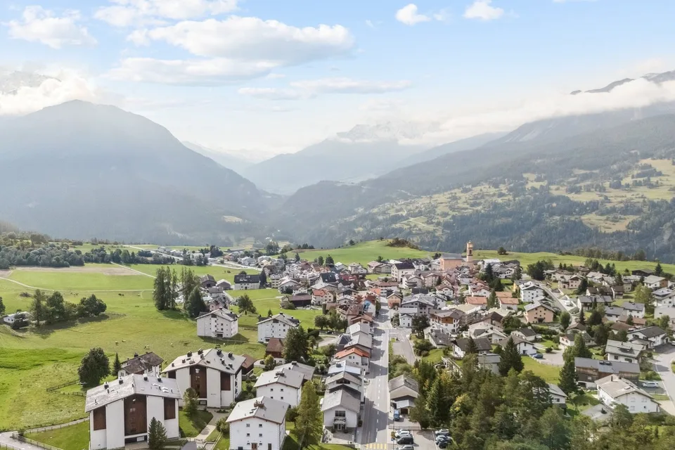 Alpine Eleganz mit Weitsicht - stilvolle Dachwohnung an bester Lage