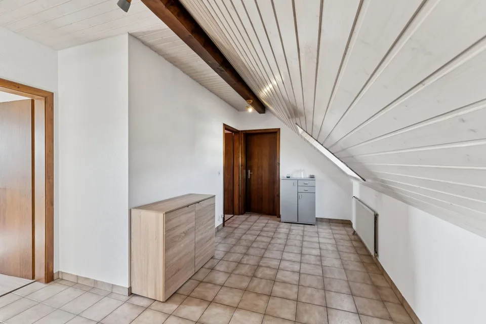 Casa da ristrutturare con grande potenziale – foto 7 di 13