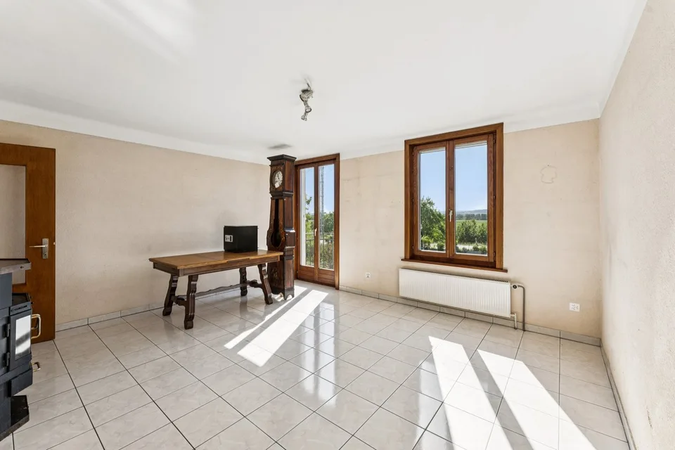 Casa da ristrutturare con grande potenziale – foto 10 di 13