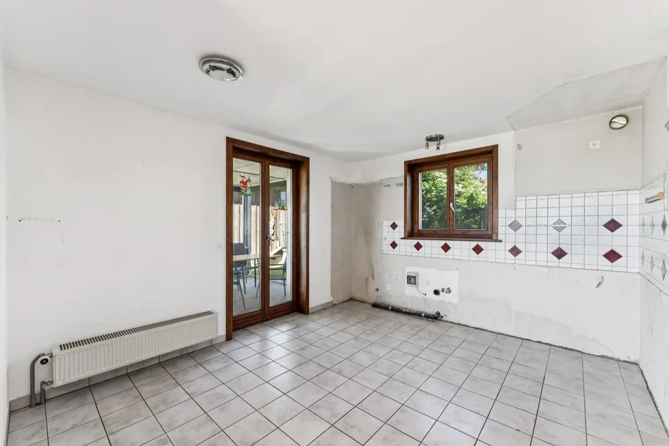Casa da ristrutturare con grande potenziale – foto 8 di 13