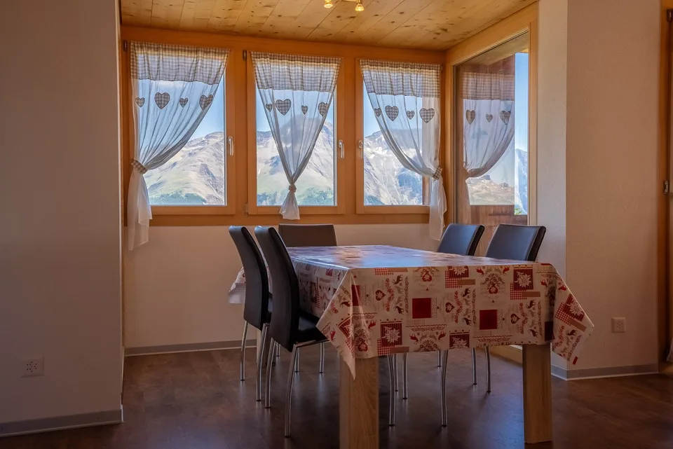 Ampio appartamento di vacanza con tre balconi nel cuore di Bettmeralp