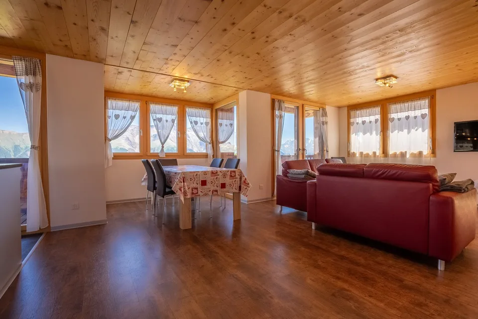 Ampio appartamento di vacanza con tre balconi nel cuore di Bettmeralp