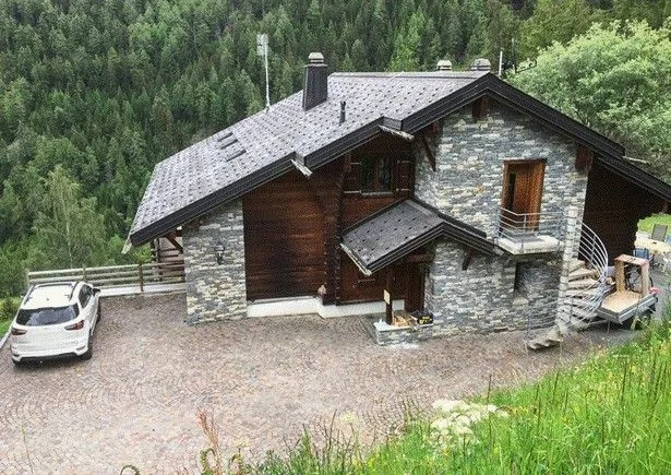 Magnifico chalet con terrazza e 9,5 locali a La Tzoumaz