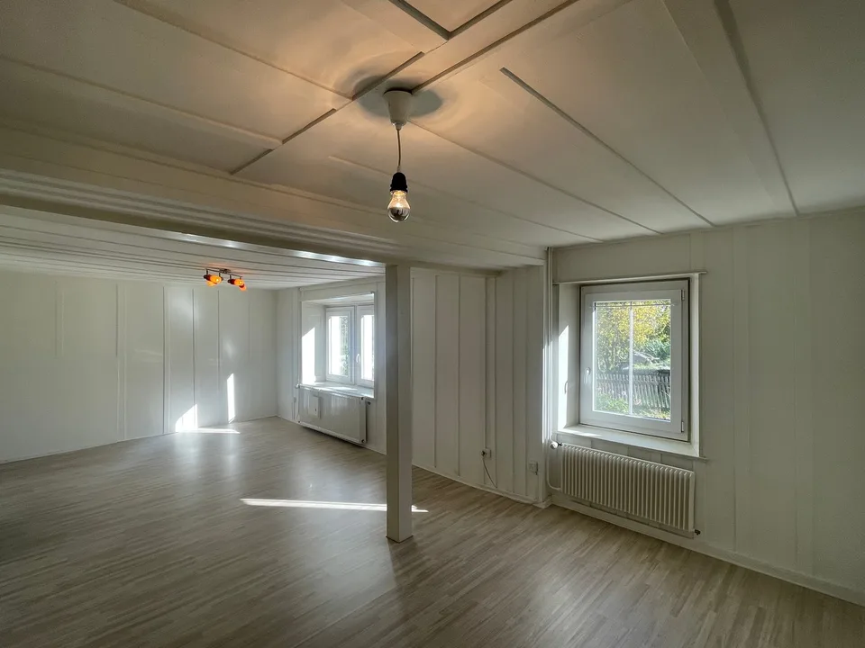 Gebäude mit 3 Wohnungen und Baugrundstück zu verkaufen in Diesse