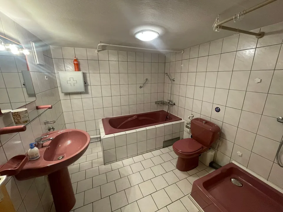 Gebäude mit 3 Wohnungen und Baugrundstück zu verkaufen in Diesse