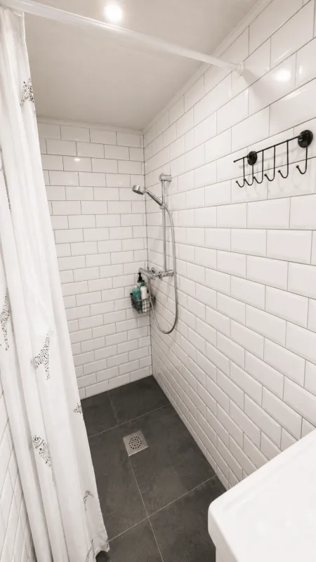 Schöne individuelle Villa mit 2 Wohnungen und einem großen Studio, in unmittelbarer Nähe zum Zentrum von Yverdon, mit einem geräumigen, reich begrünten und blühenden Garten – Foto 21 von 30