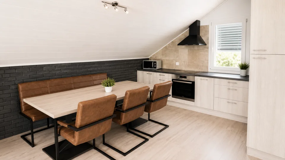 Schöne individuelle Villa mit 2 Wohnungen und einem großen Studio, in unmittelbarer Nähe zum Zentrum von Yverdon, mit einem geräumigen, reich begrünten und blühenden Garten – Foto 27 von 30