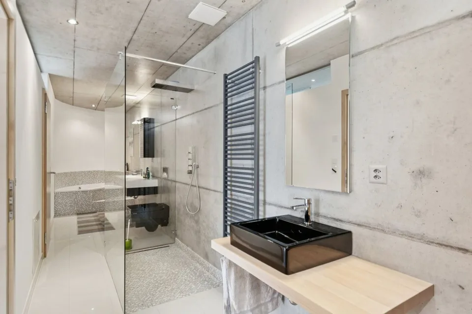 Traumwohnung, Design und funkelnder Blick auf Moutier – Foto 10 von 13