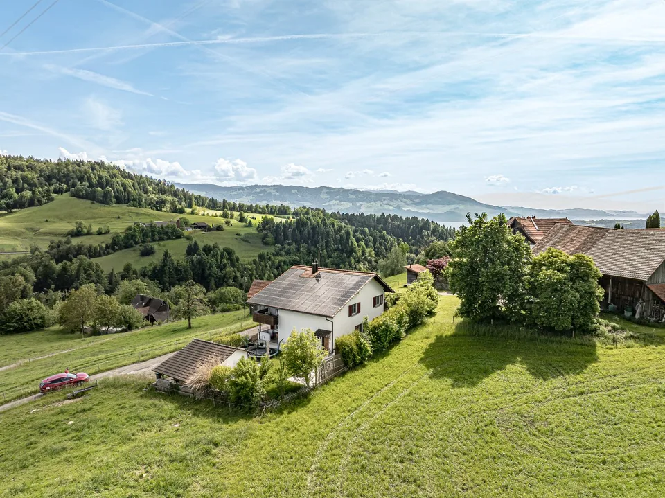 Exklusives 8-Zimmer-Haus mit Panoramasicht, PV-Anlage & flexibler Nutzung
