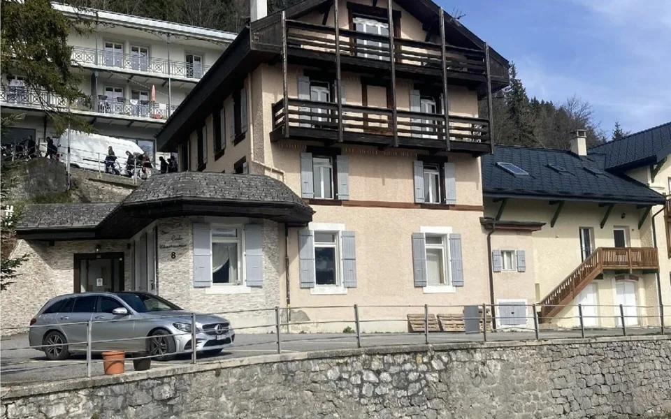 Haus mit 6 Wohnungen in Leysin