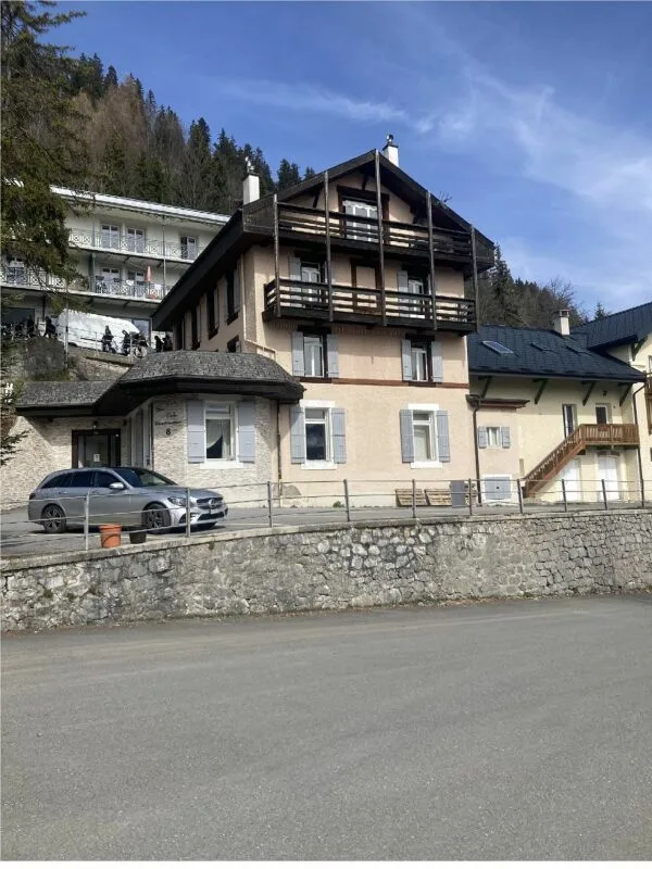 Haus mit 6 Wohnungen in Leysin