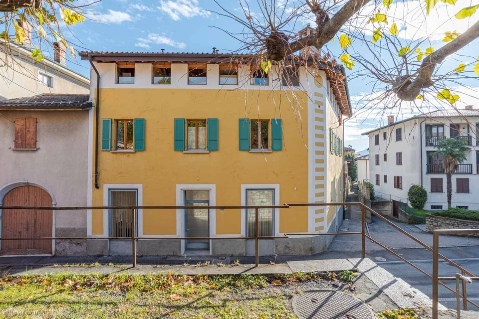 Morbio Inferiore – Petite Maison Ensoleillée avec Cour Privée – photo 13 sur 18