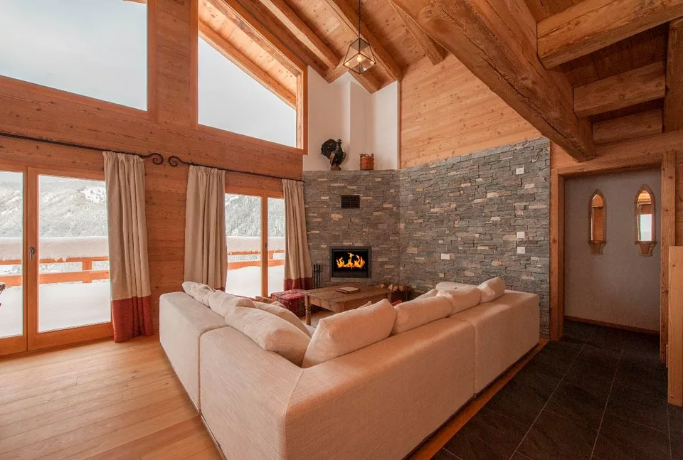 Geräumiges Fünf-Schlafzimmer-Chalet mit Panoramablick