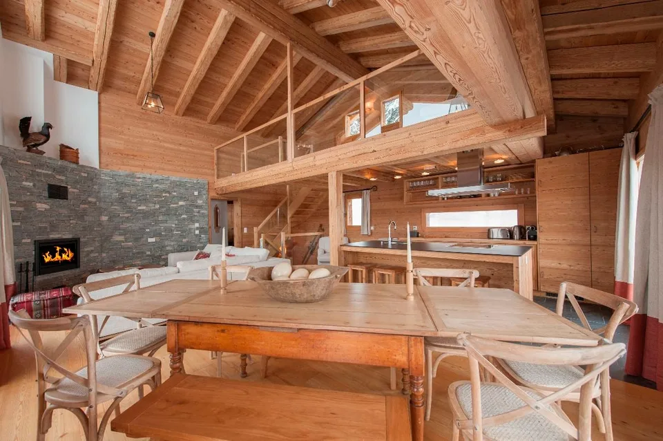 Geräumiges Fünf-Schlafzimmer-Chalet mit Panoramablick