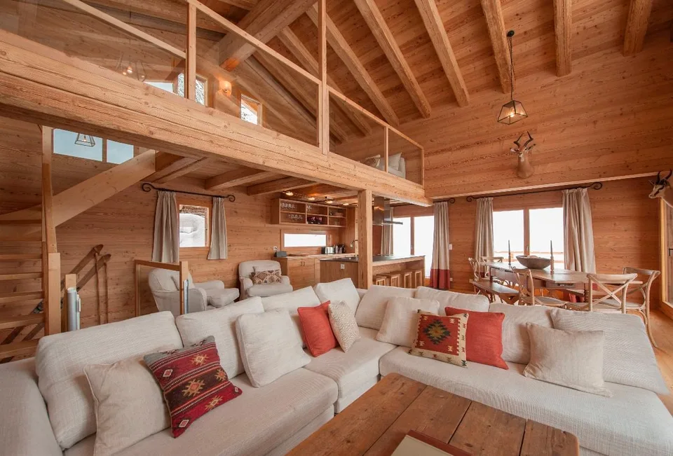 Geräumiges Fünf-Schlafzimmer-Chalet mit Panoramablick