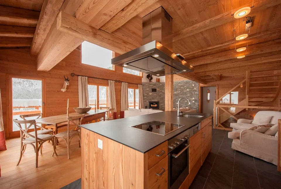 Geräumiges Fünf-Schlafzimmer-Chalet mit Panoramablick