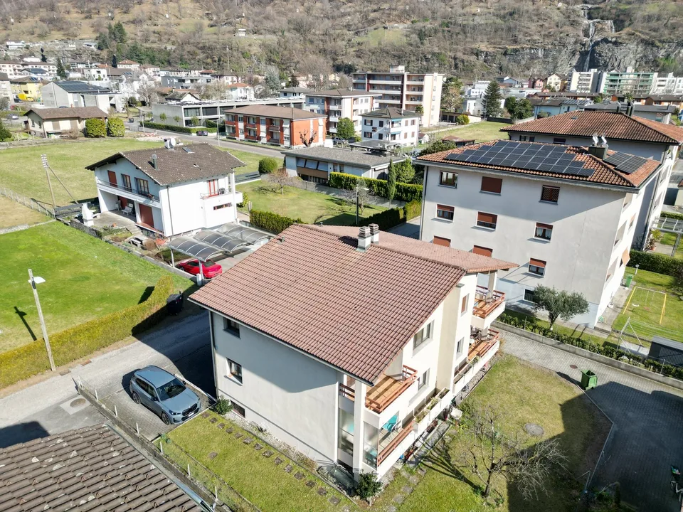 Villetta mit drei freien Seiten und Grundstück in Biasca – Foto 12 von 14
