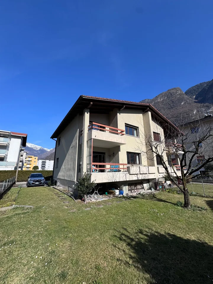 Villetta libera tre lati con terreno a Biasca