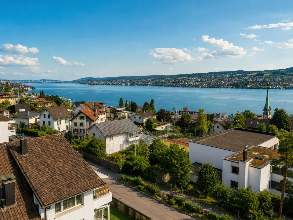 Ampia casa unifamiliare con vista lago nel quartiere molto richiesto di Bergli