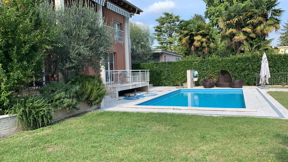 Caslano – Moderna villa con piscina, giardino e monolocale indipendente