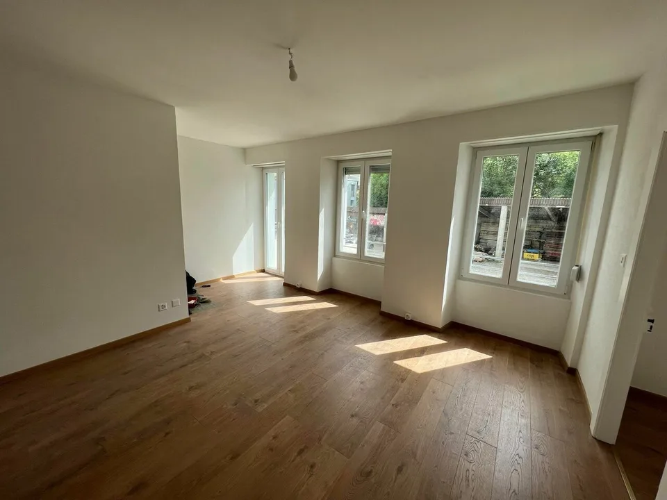 Gewinnbringendes Gebäude mit einem Bauplatz von etwa 550 m2
