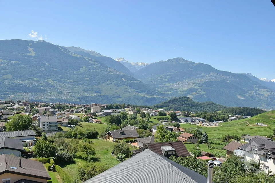 Immeuble de 3 ou 4 appartements avec une grange et un garage inclus !