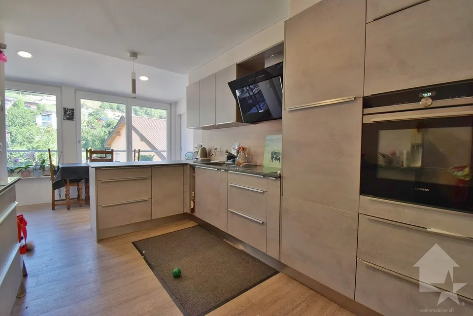 Immeuble de 3 ou 4 appartements avec une grange et un garage inclus !