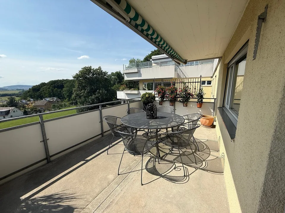 Schönste Aussicht über Winkel -  4.5-Zimmer-Wohnung zu verkaufen
