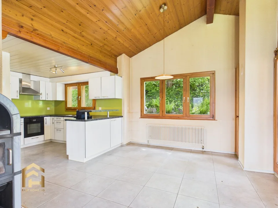 Au-dessus des toits de Ried-Brig : maison individuelle avec jardin d'hiver, sauna & vue panoramique