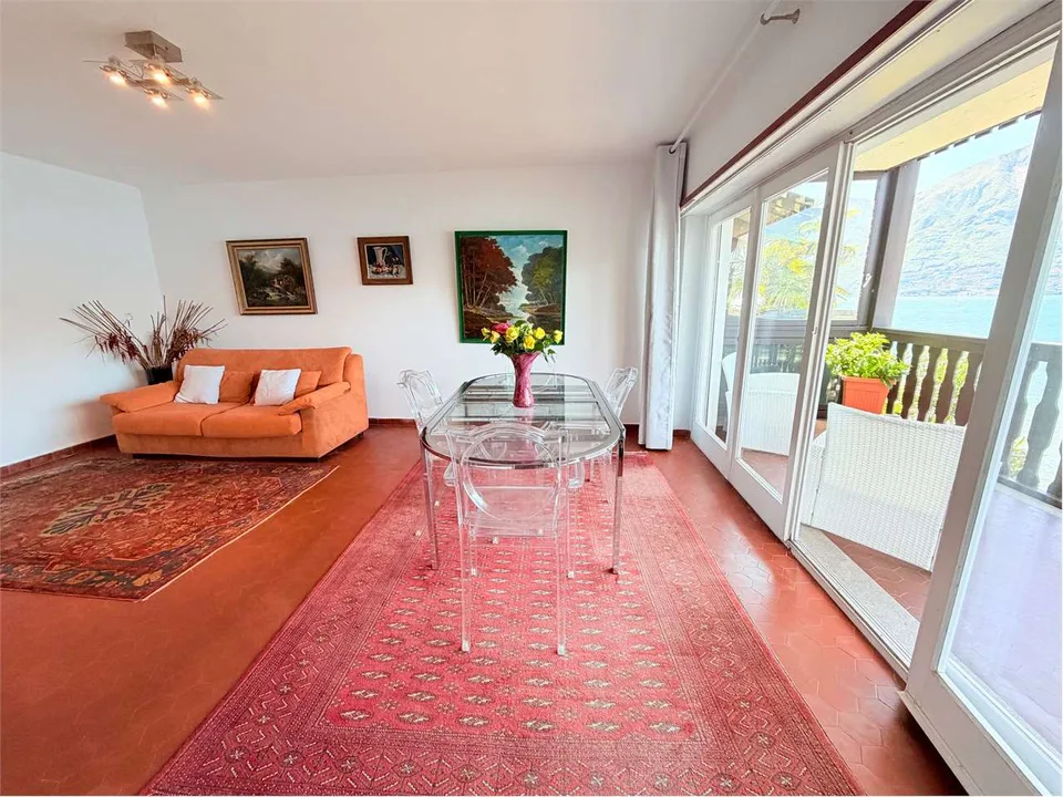 DIRECTEMENT SUR LE LAC!!! Résidence exclusive au bord du lac avec accès privé à l'eau