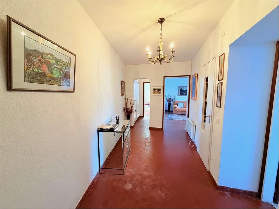 DIRETTAMENTE SUL LAGO!!! Esclusiva residenza fronte lago con accesso p – foto 11 di 13