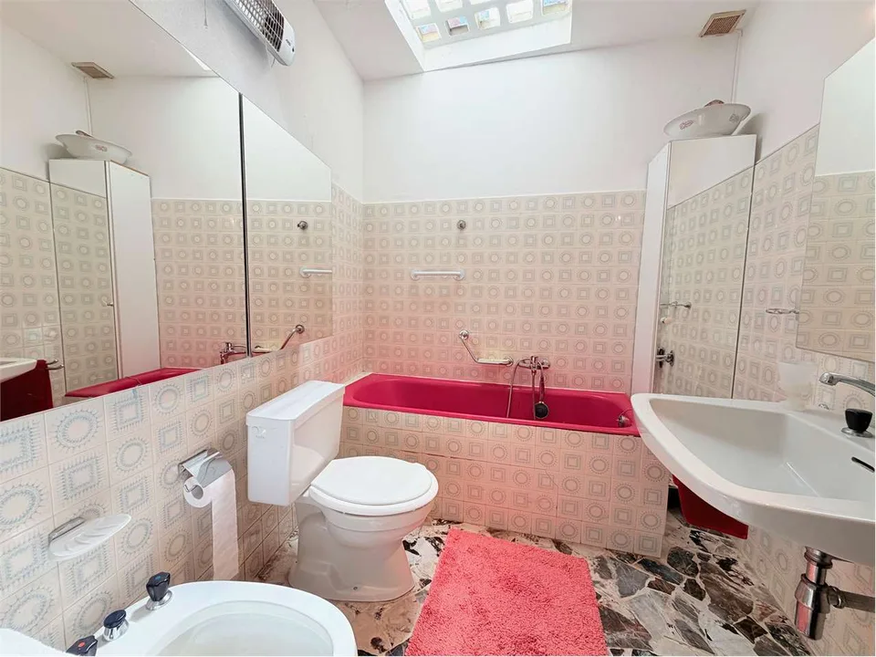 DIRETTAMENTE SUL LAGO!!! Esclusiva residenza fronte lago con accesso p – foto 13 di 13