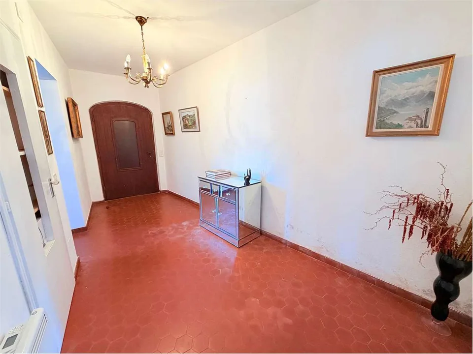 DIRETTAMENTE SUL LAGO!!! Esclusiva residenza fronte lago con accesso p – foto 12 di 13