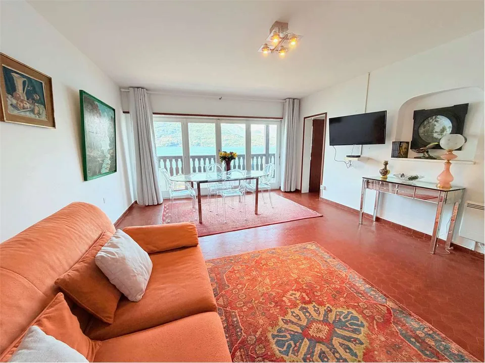DIRECTEMENT SUR LE LAC!!! Résidence exclusive au bord du lac avec accès privé à l'eau