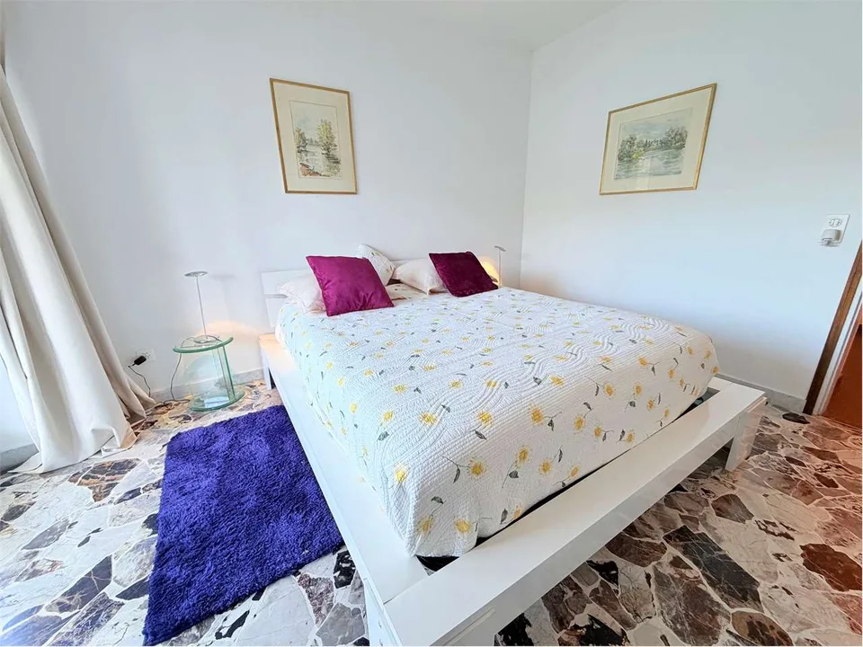 DIRETTAMENTE SUL LAGO!!! Esclusiva residenza fronte lago con accesso p – foto 9 di 13