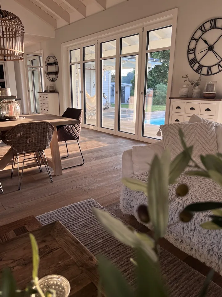 Villa da sogno con piscina per famiglie direttamente sulla collina soleggiata a Hölstein BL