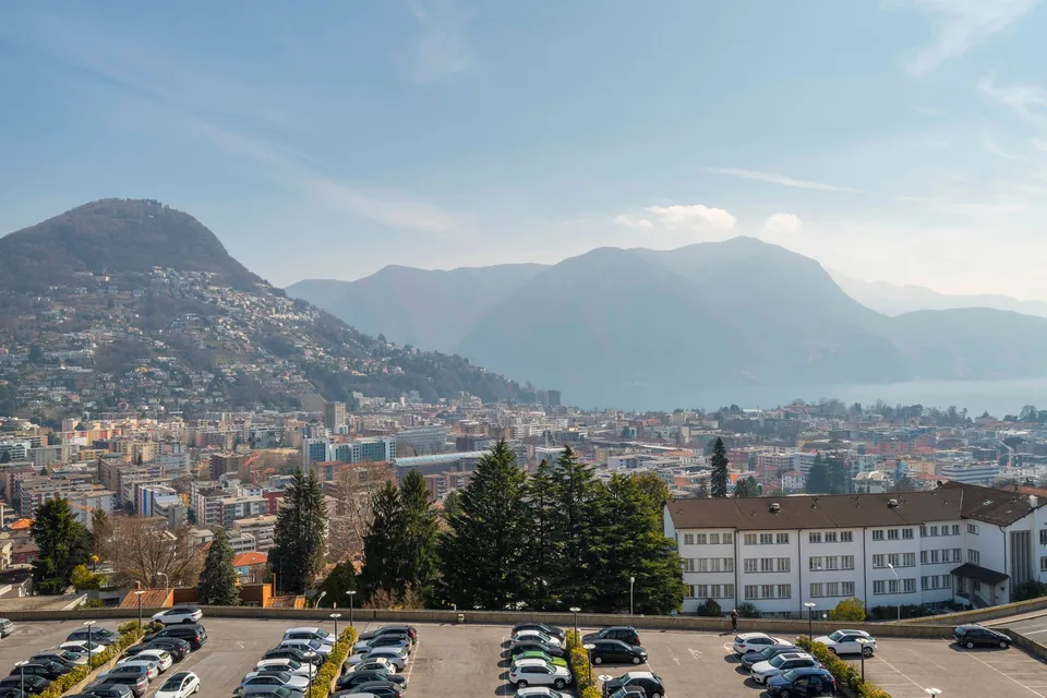 Vendesi attico con splendida vista lago – foto 11 di 14