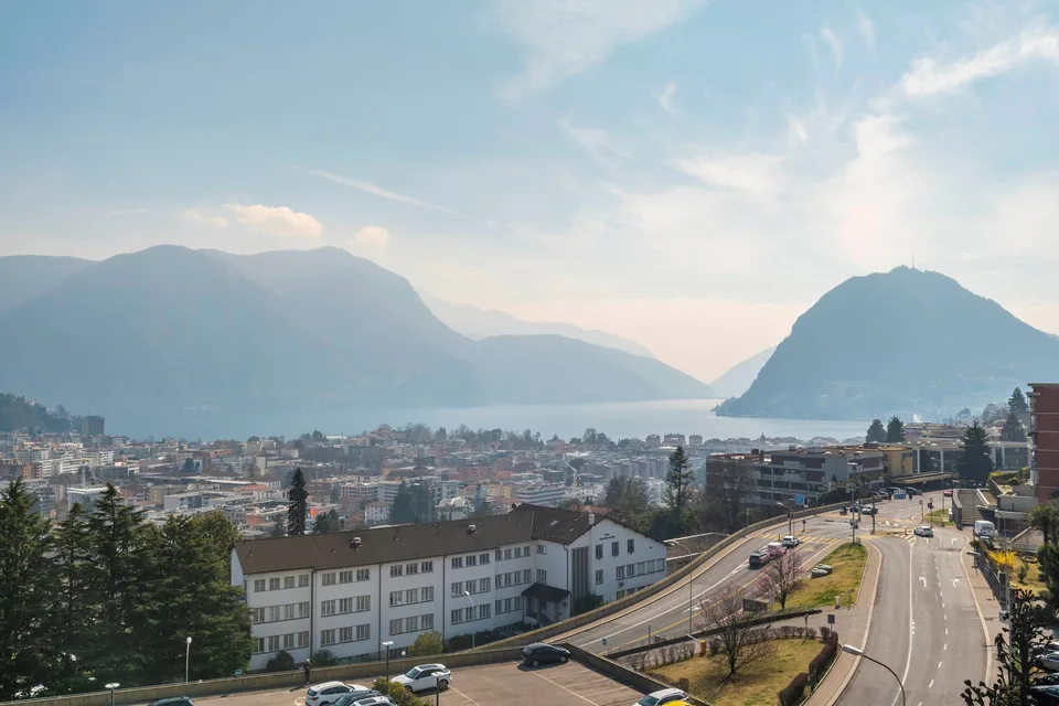 Vendesi attico con splendida vista lago – foto 12 di 14