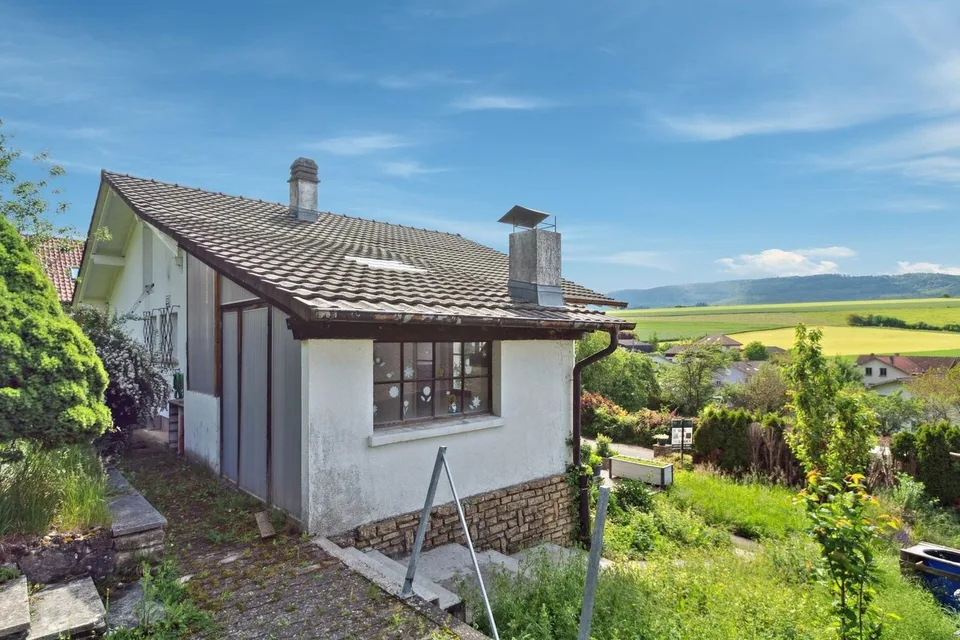 Bella Casa Familiare nel Cuore di un Villaggio Verde