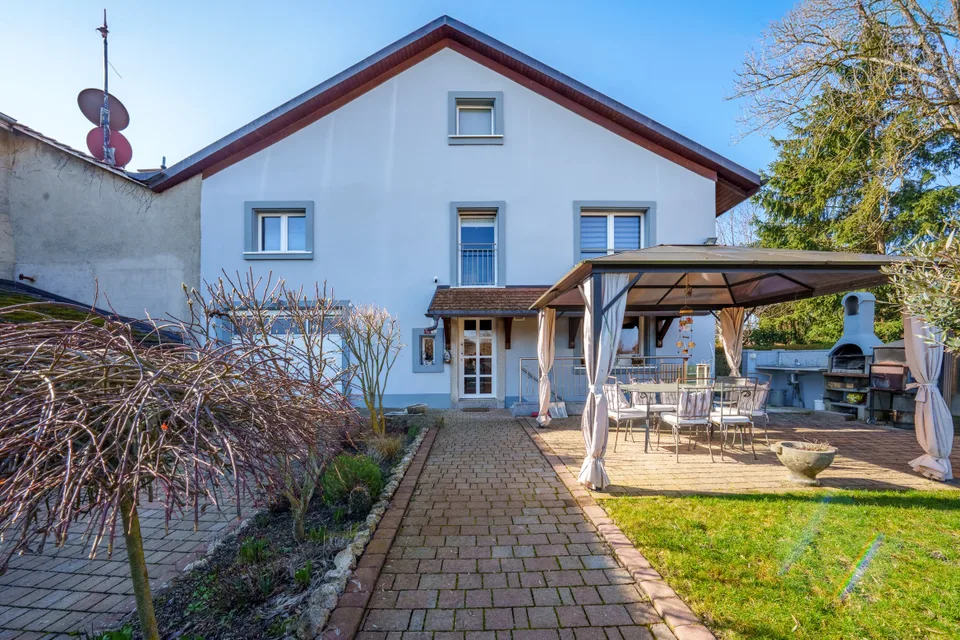 MAISON FAMILIALE AU CALME AVEC GRAND JARDIN