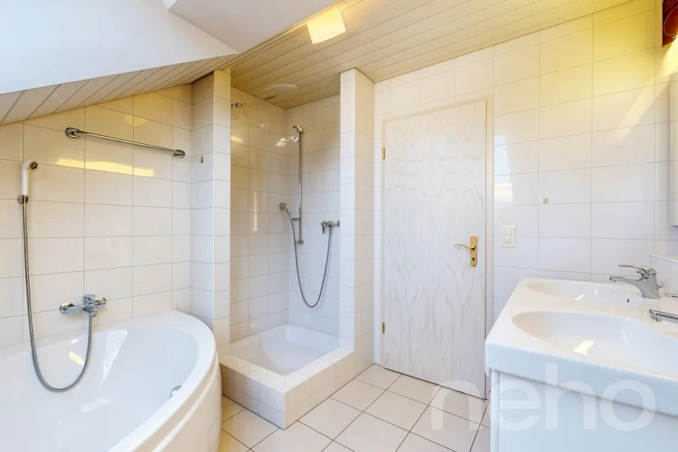 Casa unifamiliare con giardino idilliaco e garage separato – foto 16 di 18