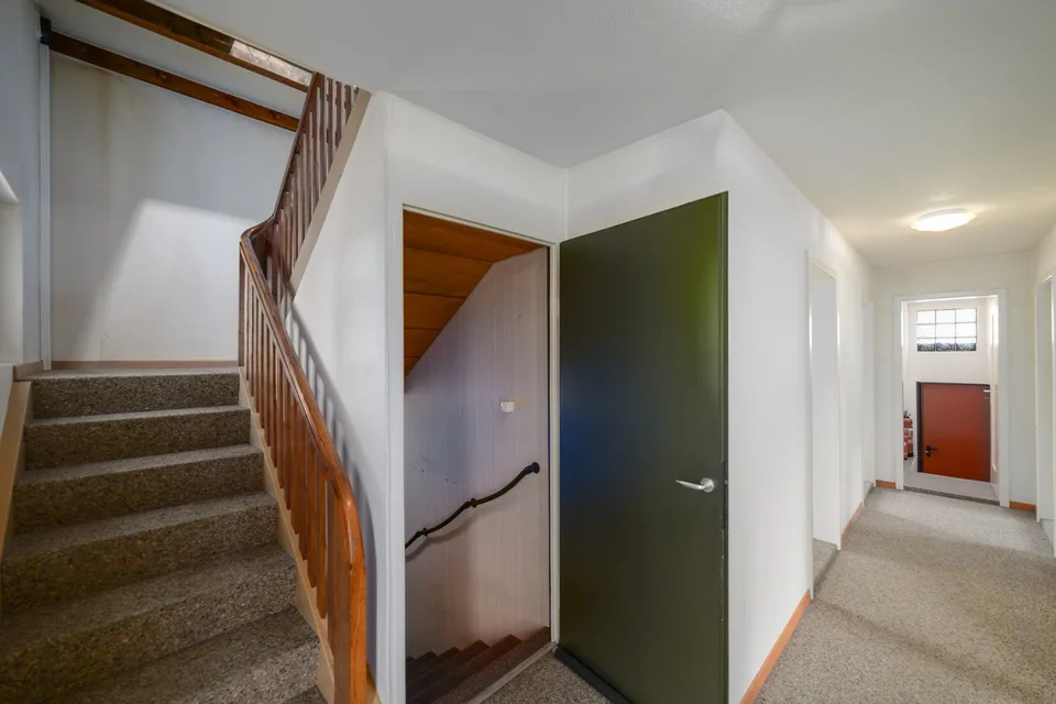 Freistehendes 5-Zimmer-Einfamilienhaus mit Garten in Studen – Foto 18 von 33