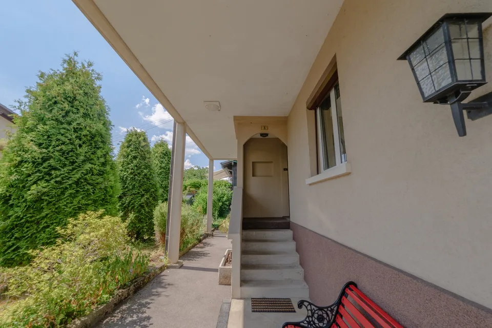 Freistehendes 5-Zimmer-Einfamilienhaus mit Garten in Studen – Foto 29 von 33