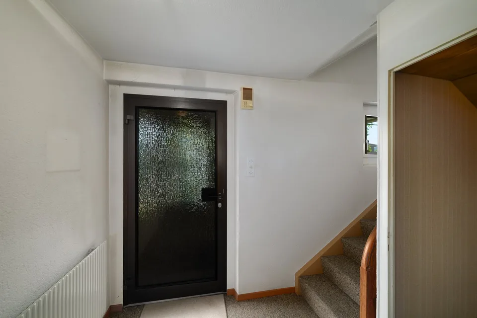Freistehendes 5-Zimmer-Einfamilienhaus mit Garten in Studen – Foto 17 von 33
