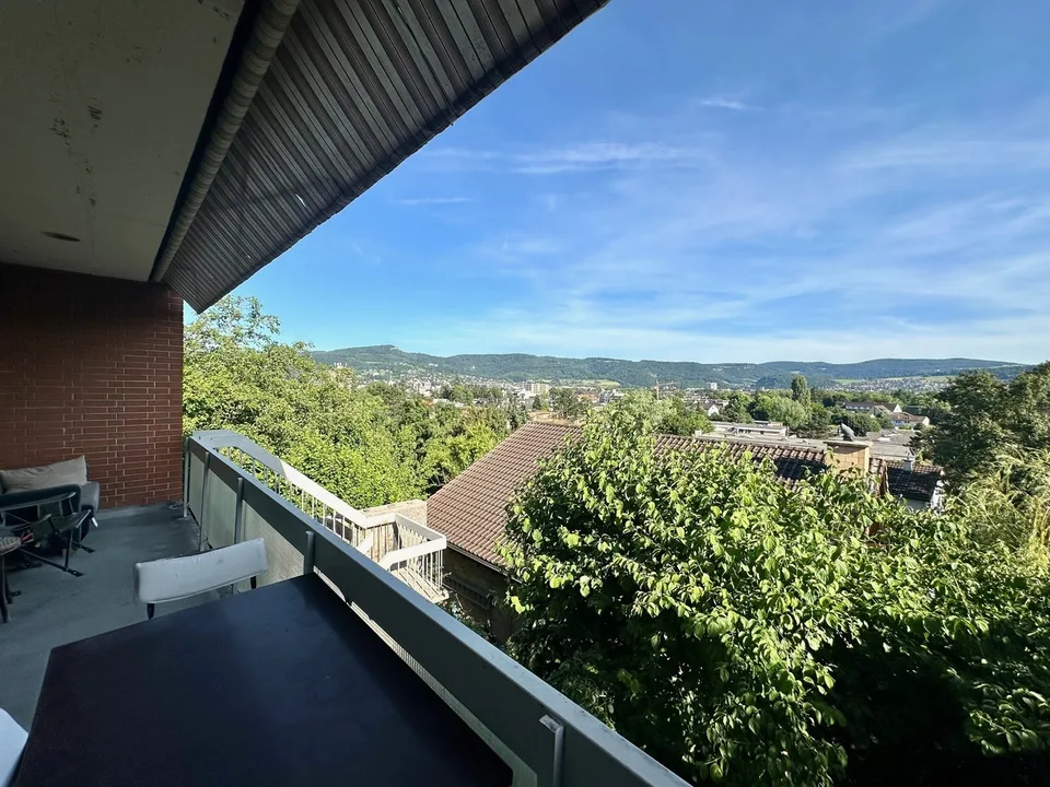 Architektenhaus mit Weitsicht an ruhiger Lage in Reinach BL